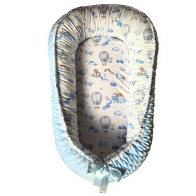 Kék minky hőlégballonos babafészek kókuszbetéttel